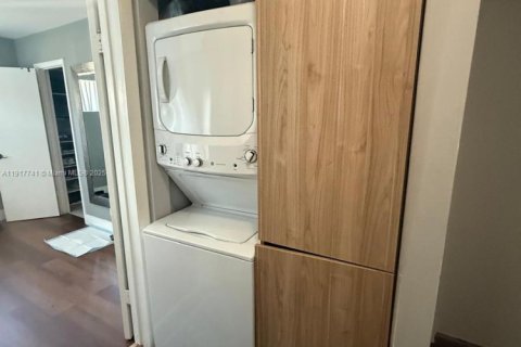 Touwnhouse à vendre à Tamarac, Floride: 3 chambres, 114.27 m2 № 2054349 - photo 18