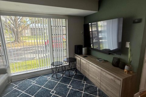 Touwnhouse à vendre à Tamarac, Floride: 3 chambres, 114.27 m2 № 2054349 - photo 12