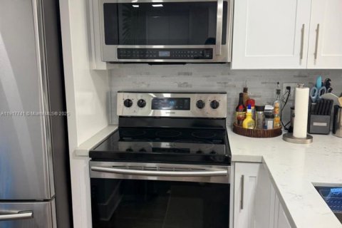 Touwnhouse à vendre à Tamarac, Floride: 3 chambres, 114.27 m2 № 2054349 - photo 3