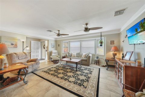 Villa ou maison à vendre à Port Charlotte, Floride: 2 chambres, 142.33 m2 № 2316760 - photo 3