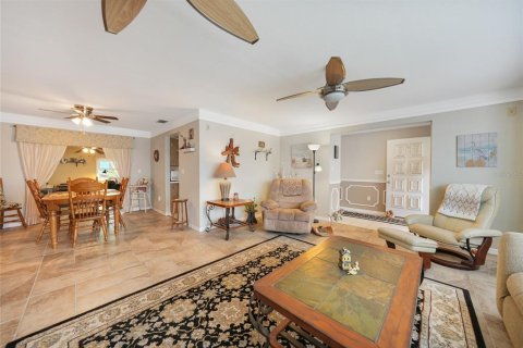 Villa ou maison à vendre à Port Charlotte, Floride: 2 chambres, 142.33 m2 № 2316760 - photo 4