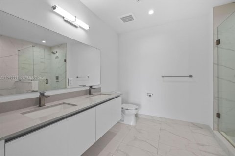 Condo in Hallandale Beach, Florida, 2 bedrooms  № 2002973 - photo 26