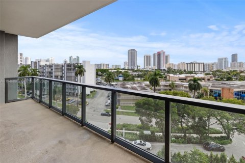 Condo in Hallandale Beach, Florida, 2 bedrooms  № 2002973 - photo 11