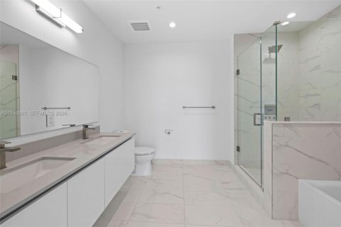 Condo in Hallandale Beach, Florida, 2 bedrooms  № 2002973 - photo 25