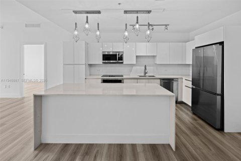 Condo in Hallandale Beach, Florida, 2 bedrooms  № 2002973 - photo 18