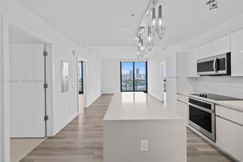 Condo in Hallandale Beach, Florida, 2 bedrooms  № 2002973 - photo 6