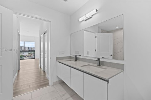 Condo in Hallandale Beach, Florida, 2 bedrooms  № 2002973 - photo 27