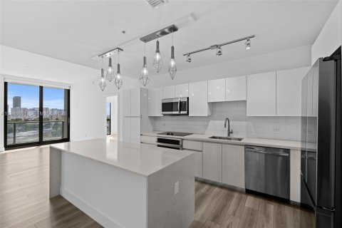 Condo in Hallandale Beach, Florida, 2 bedrooms  № 2002973 - photo 2