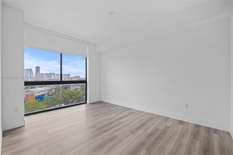 Condo in Hallandale Beach, Florida, 2 bedrooms  № 2002973 - photo 20