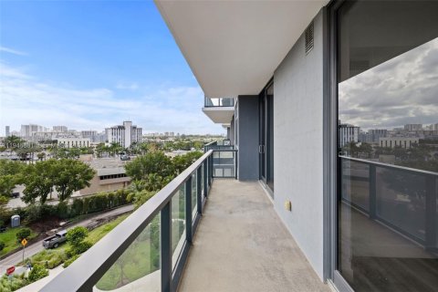 Condo in Hallandale Beach, Florida, 2 bedrooms  № 2002973 - photo 13
