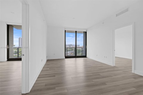 Condo in Hallandale Beach, Florida, 2 bedrooms  № 2002973 - photo 10