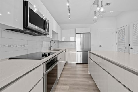 Condo in Hallandale Beach, Florida, 2 bedrooms  № 2002973 - photo 19