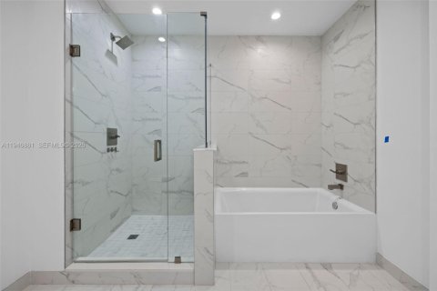 Condo in Hallandale Beach, Florida, 2 bedrooms  № 2002973 - photo 29