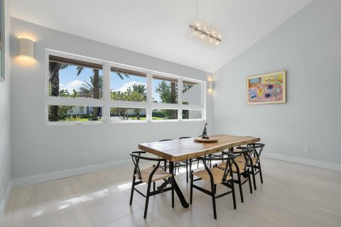 House in Stuart, Florida 5 bedrooms, 657.84 sq.m. № 2175461 - photo 15