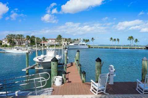 House in Stuart, Florida 5 bedrooms, 657.84 sq.m. № 2175461 - photo 2