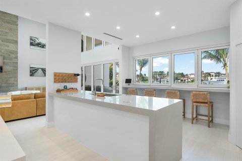 House in Stuart, Florida 5 bedrooms, 657.84 sq.m. № 2175461 - photo 13