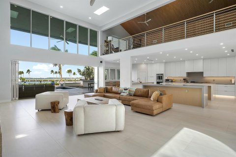 House in Stuart, Florida 5 bedrooms, 657.84 sq.m. № 2175461 - photo 5
