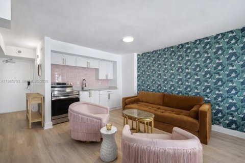 Condo in Miami Beach, Florida  № 2027358 - photo 6