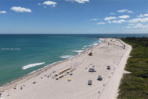 Condo in Miami Beach, Florida  № 2027358 - photo 17