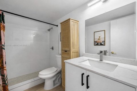 Condo in Miami Beach, Florida  № 2027358 - photo 8