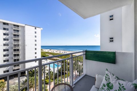 Condo in Miami Beach, Florida  № 2027358 - photo 4