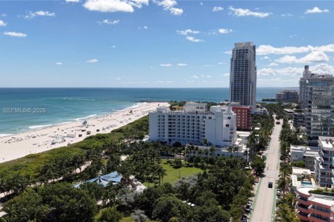 Condo in Miami Beach, Florida  № 2027358 - photo 19