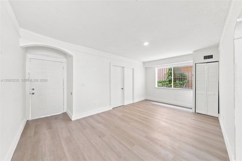 Apartment in Miami, Florida 3 bedrooms, 260.87 sq.m. № 2265311 - photo 19