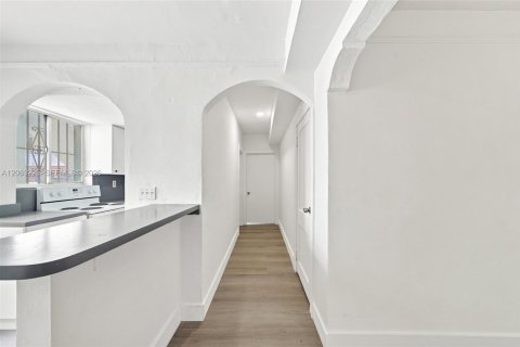 Apartment in Miami, Florida 3 bedrooms, 260.87 sq.m. № 2265311 - photo 27