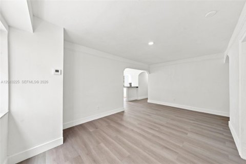 Apartment in Miami, Florida 3 bedrooms, 260.87 sq.m. № 2265311 - photo 22