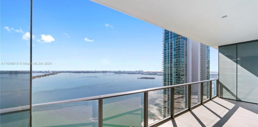 Condominio en Miami, Florida, 1 dormitorio  № 1867121