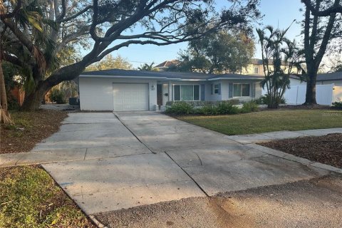Casa en venta en Saint Petersburg, Florida, 2 dormitorios, 117.43 m2 № 1582077 - foto 1