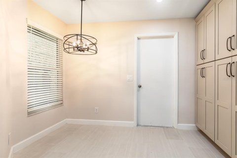 Touwnhouse à vendre à Orlando, Floride: 3 chambres, 161.84 m2 № 1899927 - photo 4