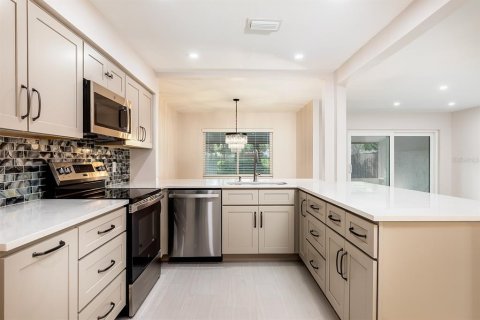 Touwnhouse à vendre à Orlando, Floride: 3 chambres, 161.84 m2 № 1899927 - photo 6