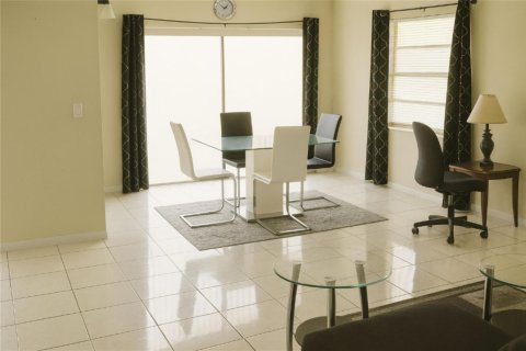 Condo in Lauderhill, Florida, 2 bedrooms  № 2082633