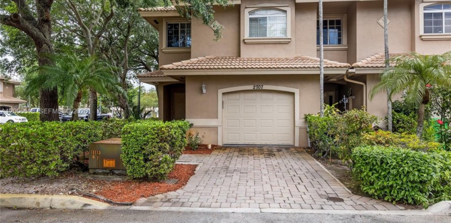 Adosado en Sunrise, Florida 3 dormitorios, 150.41 m2 № 2071111