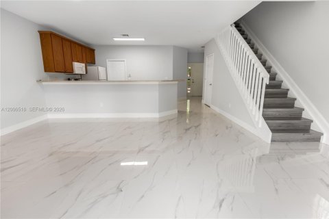 Adosado en alquiler en Sunrise, Florida, 3 dormitorios, 150.41 m2 № 2071111 - foto 4