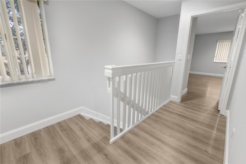 Adosado en alquiler en Sunrise, Florida, 3 dormitorios, 150.41 m2 № 2071111 - foto 12