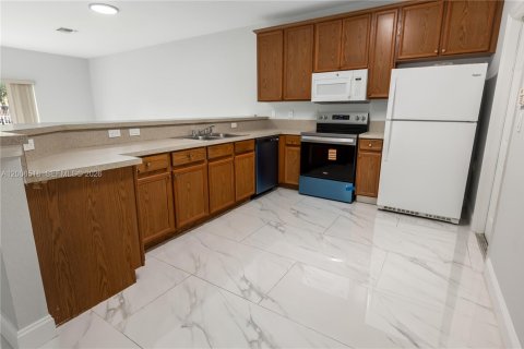 Adosado en alquiler en Sunrise, Florida, 3 dormitorios, 150.41 m2 № 2071111 - foto 5