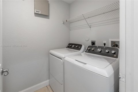 Adosado en alquiler en Sunrise, Florida, 3 dormitorios, 150.41 m2 № 2071111 - foto 10