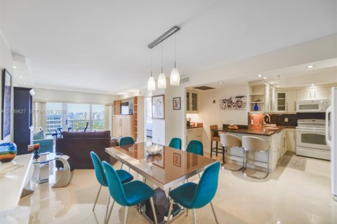 Copropriété à louer à Hallandale Beach, Floride: 1 chambre, 80.82 m2 № 2089455 - photo 28