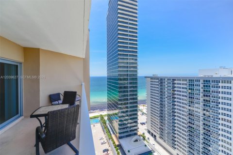 Copropriété à louer à Hallandale Beach, Floride: 1 chambre, 80.82 m2 № 2089455 - photo 2