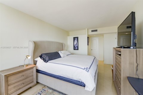 Copropriété à louer à Hallandale Beach, Floride: 1 chambre, 80.82 m2 № 2089455 - photo 7