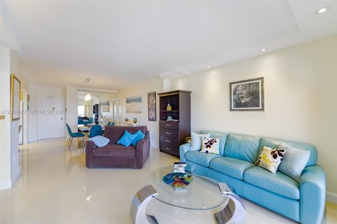 Copropriété à louer à Hallandale Beach, Floride: 1 chambre, 80.82 m2 № 2089455 - photo 23