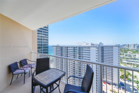 Copropriété à louer à Hallandale Beach, Floride: 1 chambre, 80.82 m2 № 2089455 - photo 5