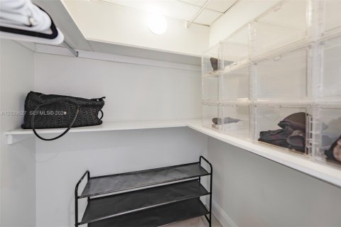 Copropriété à louer à Hallandale Beach, Floride: 1 chambre, 80.82 m2 № 2089455 - photo 13