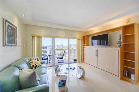 Copropriété à louer à Hallandale Beach, Floride: 1 chambre, 80.82 m2 № 2089455 - photo 24