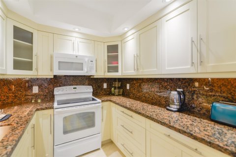 Copropriété à louer à Hallandale Beach, Floride: 1 chambre, 80.82 m2 № 2089455 - photo 17