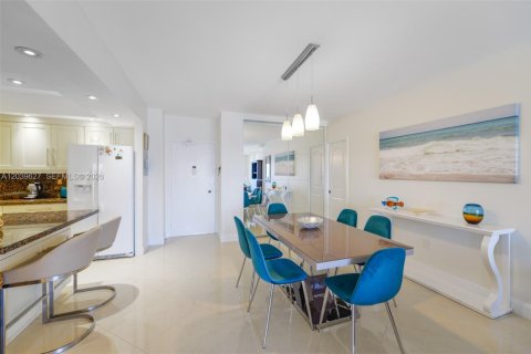 Copropriété à louer à Hallandale Beach, Floride: 1 chambre, 80.82 m2 № 2089455 - photo 21