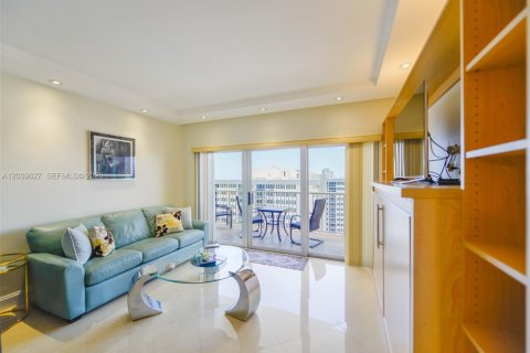 Copropriété à louer à Hallandale Beach, Floride: 1 chambre, 80.82 m2 № 2089455 - photo 25