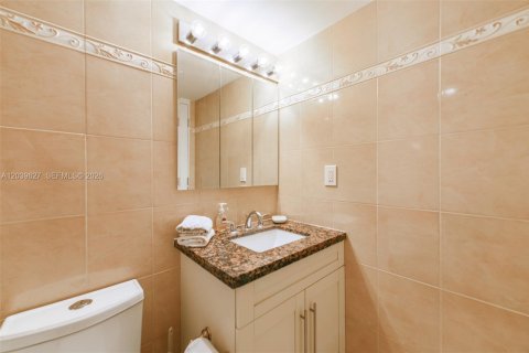 Copropriété à louer à Hallandale Beach, Floride: 1 chambre, 80.82 m2 № 2089455 - photo 11